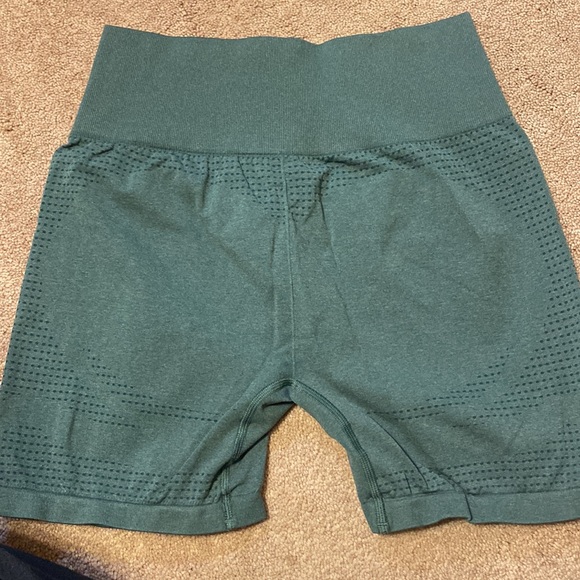 Gymshark - Forest Green Biker Shorts - Size Large - Picture 2 of 3